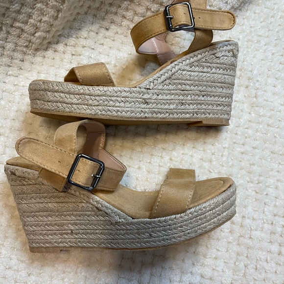 Light brown wedges - Picture 3 of 4